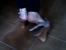 feet high-heels mature playing solo